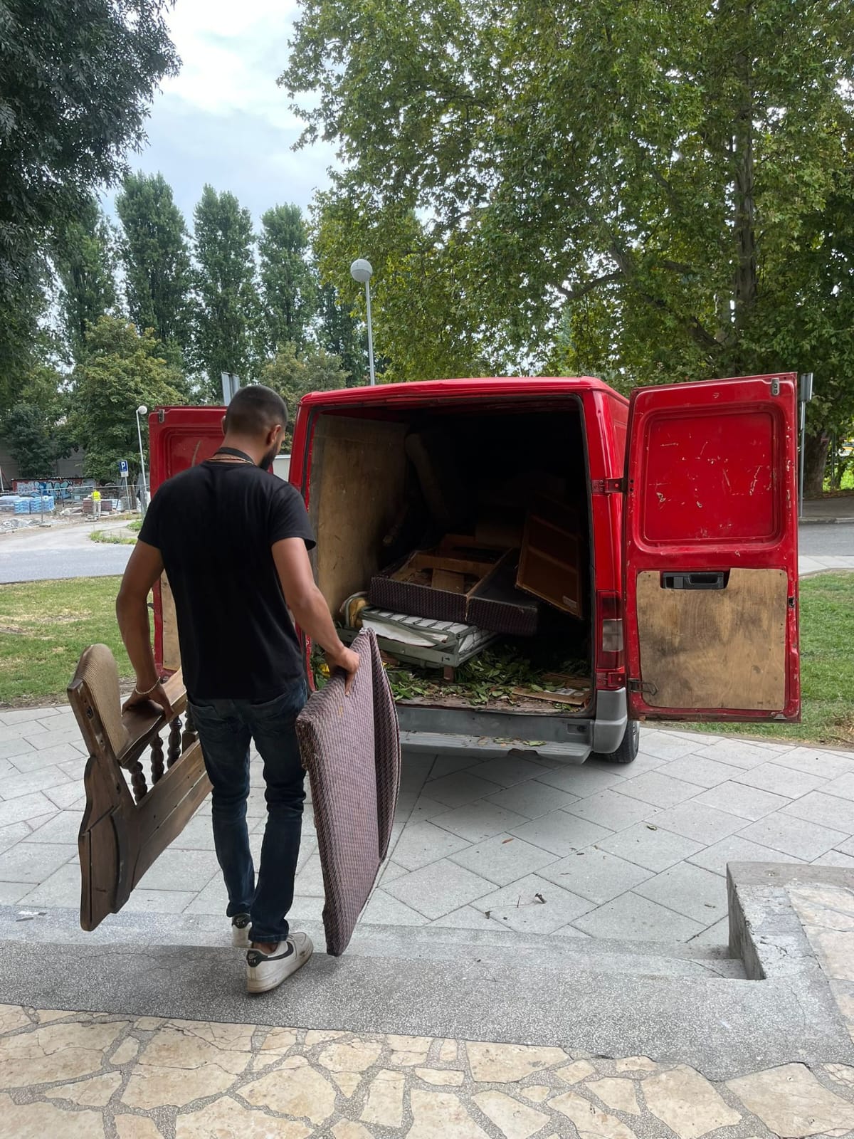 Unosenje otpada u kombi