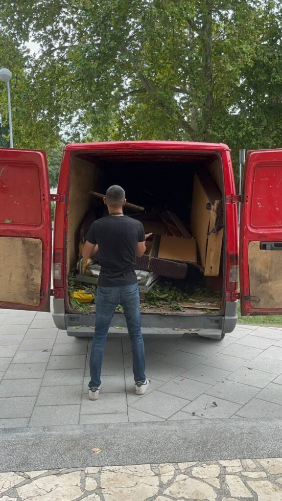 Unosenje otpada u kombi