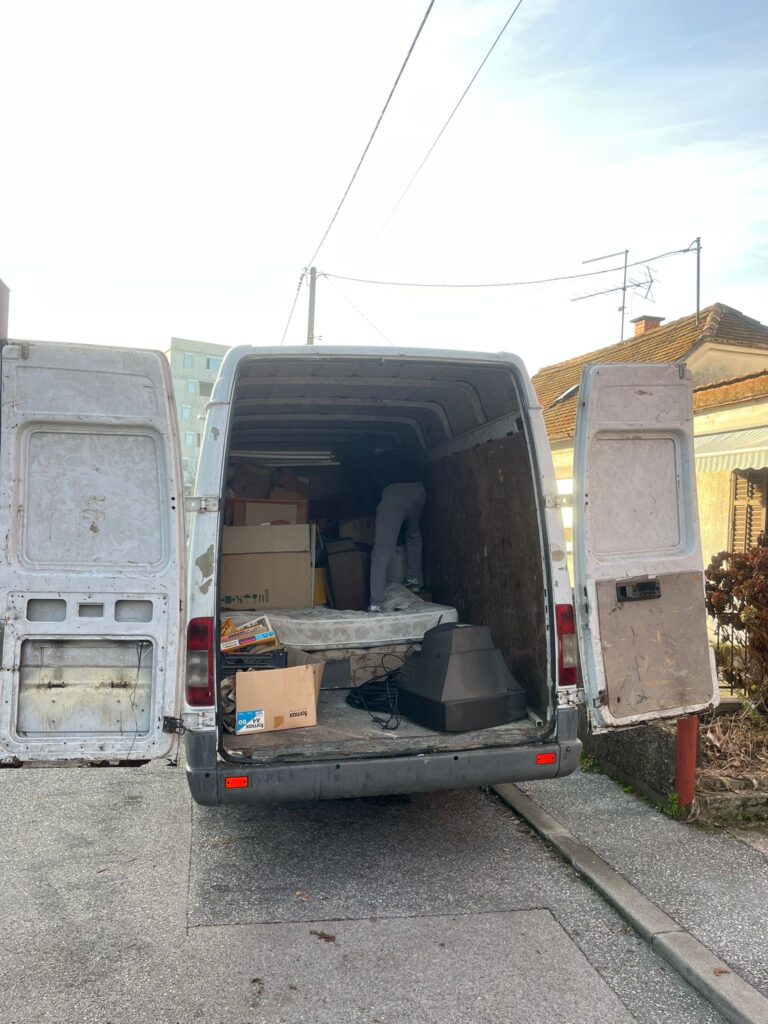 Kombi sa glomaznim otpadom